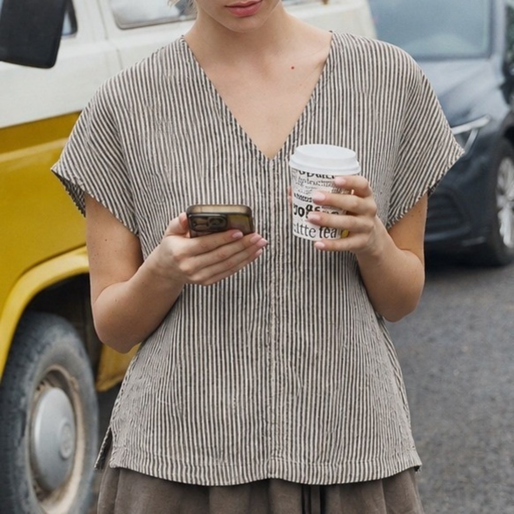 Not Perfect Linen Malta Boxy Top Striped V-Neck Short Sleeve Grey Beige L